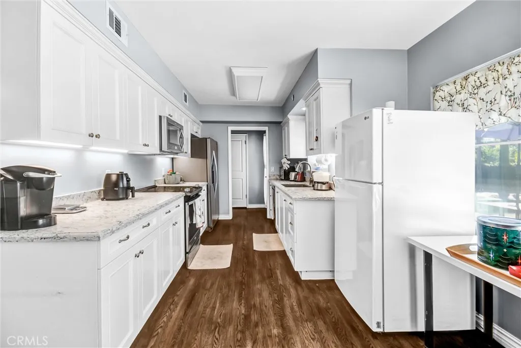 2880 N Theodora, Covina, California 91724 home-pic-16